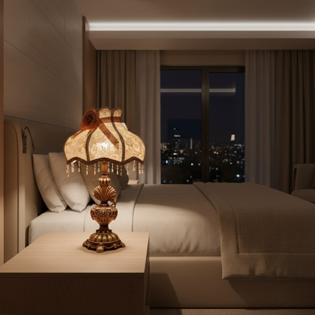 Nachttischlampe Antik mit Lampenschirm