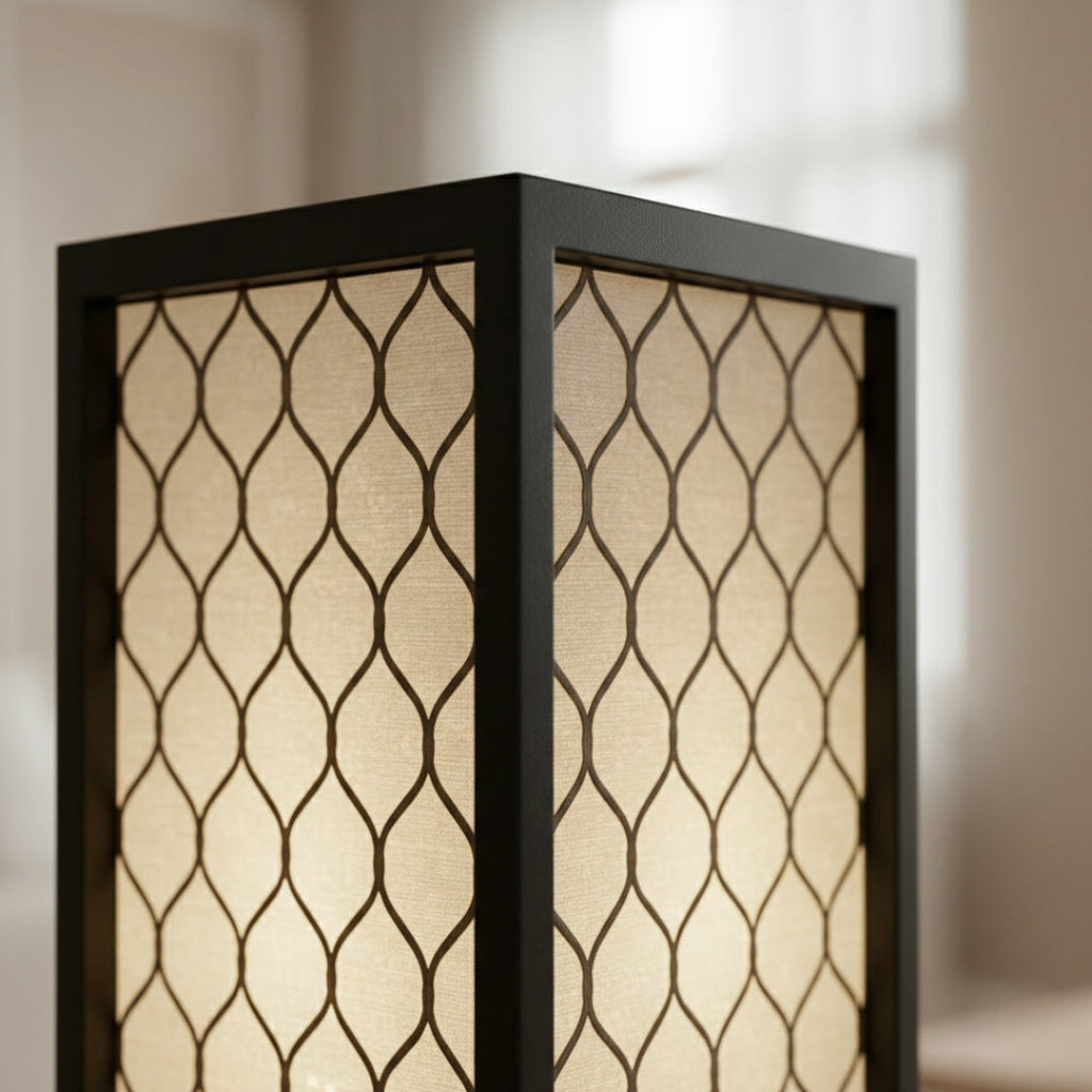 Stehlampe mit Regal