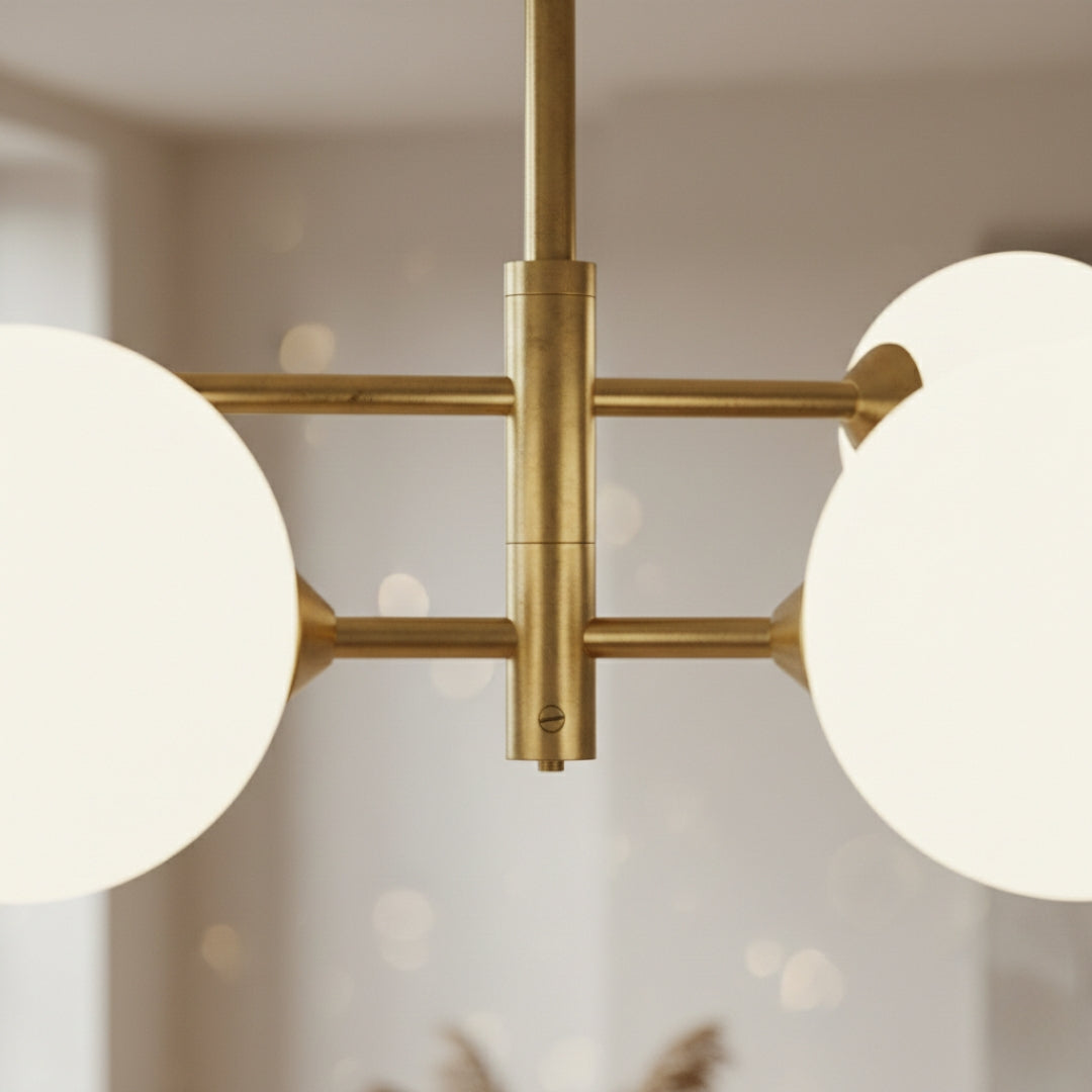 Kronleuchter skandinavisch modern aus Glas und Messing – raffinierte Eleganz