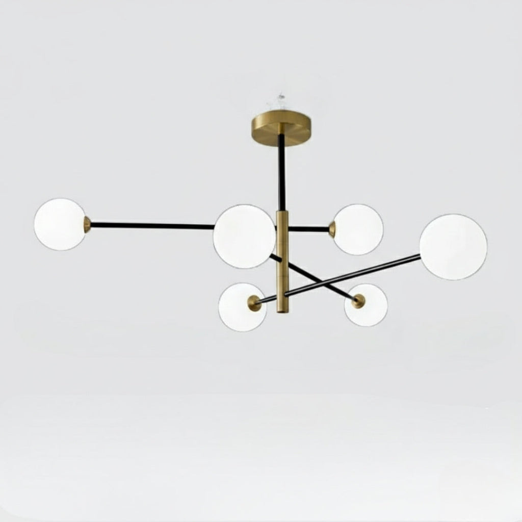 Kronleuchter skandinavisch modern aus Glas und Messing – raffinierte Eleganz