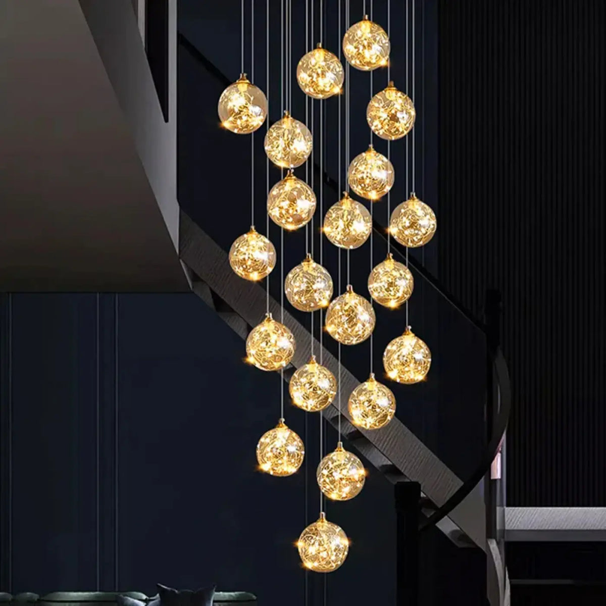Pendelleuchte Wasserfall LED Gold für Treppenhaus