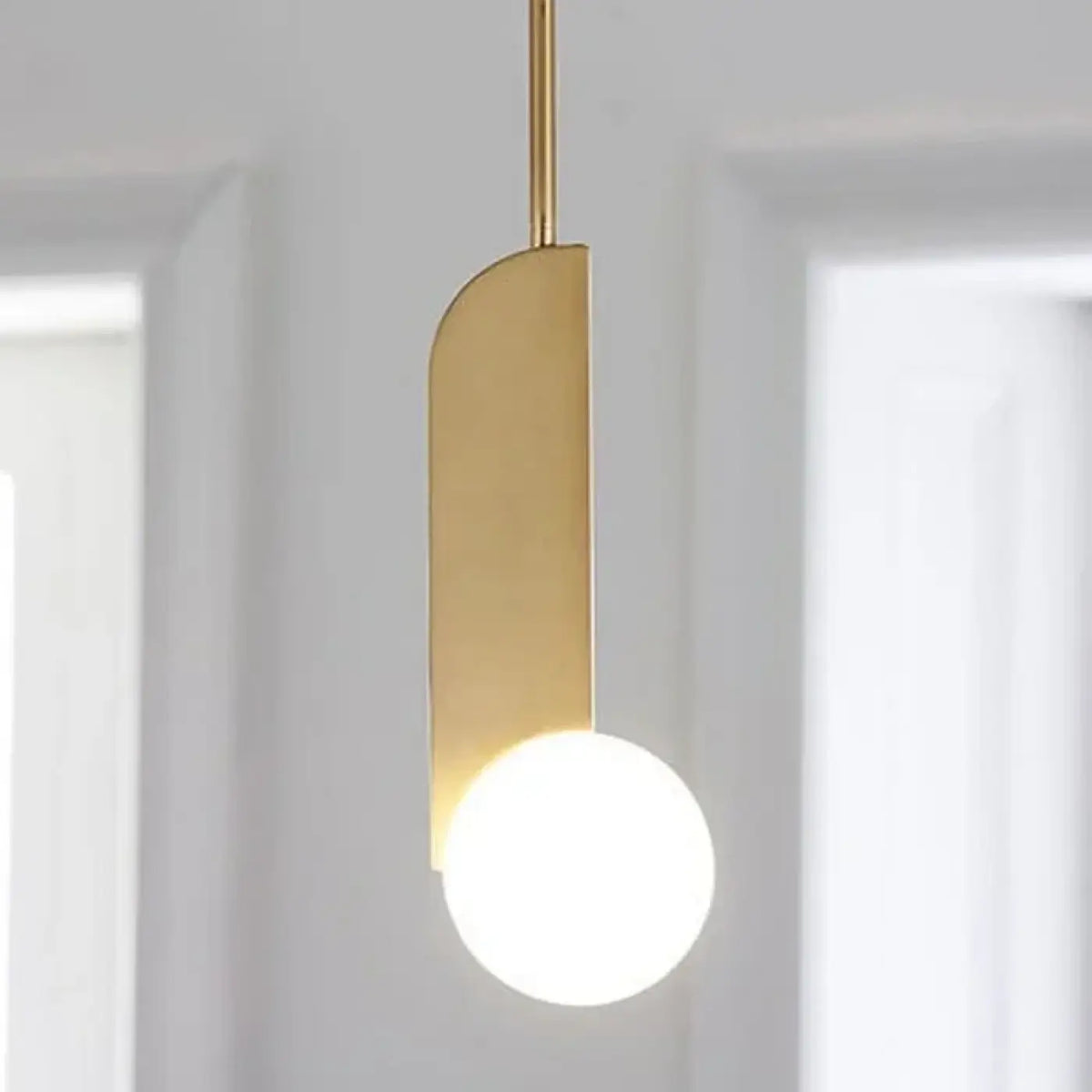 Pendelleuchte Gold Minimalistisch mit Kugel aus Glas