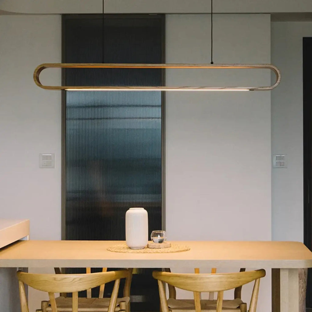 Pendelleuchte Linear aus Naturholz
