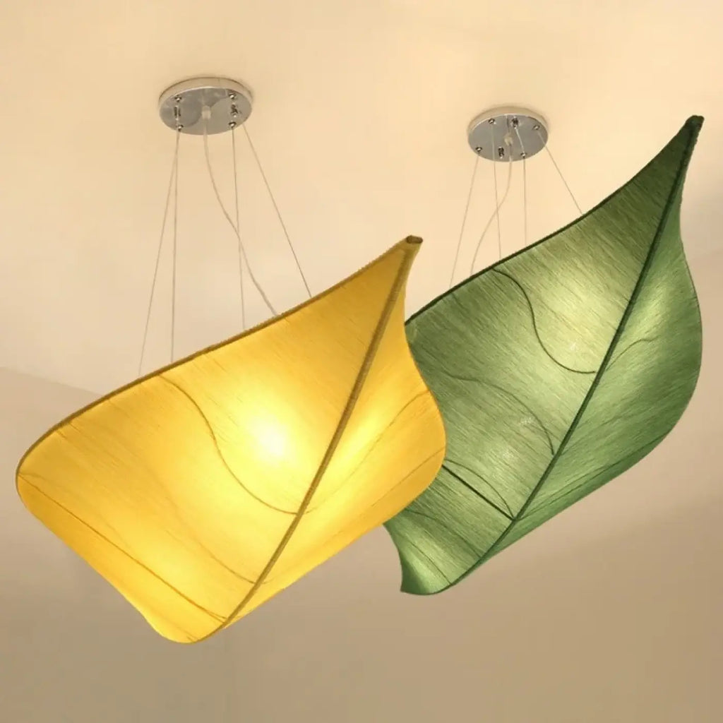 Pendelleuchte Blatt aus Stoff und Metall