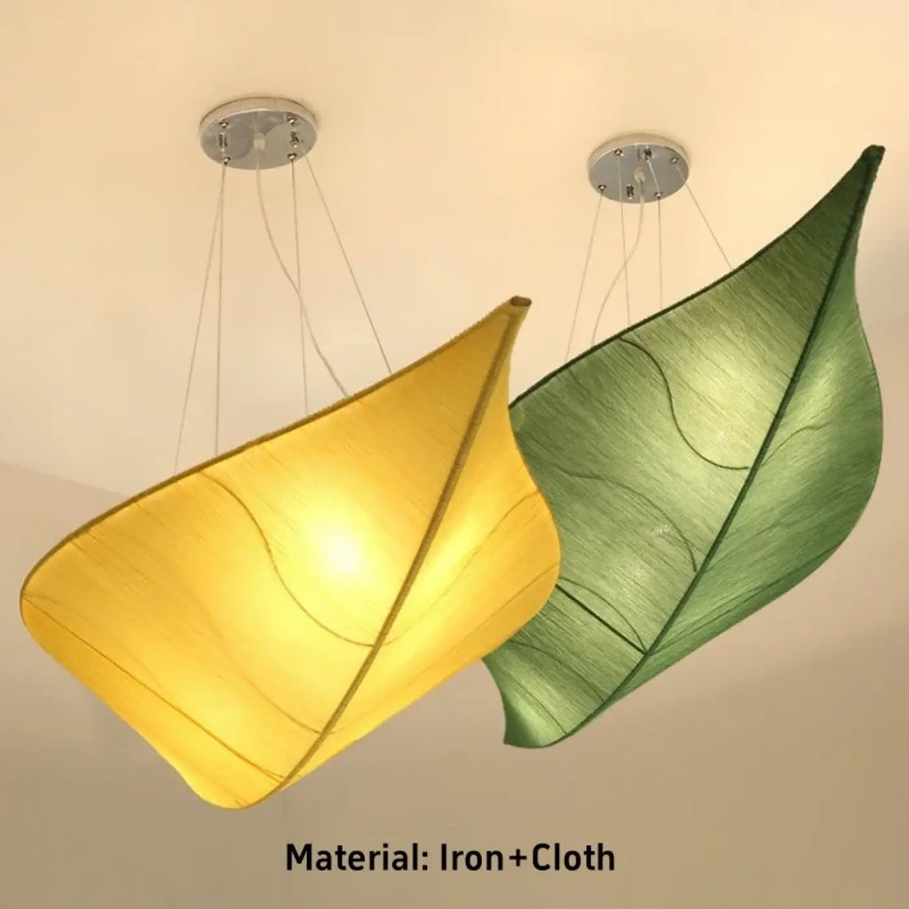 Pendelleuchte Blatt aus Stoff und Metall