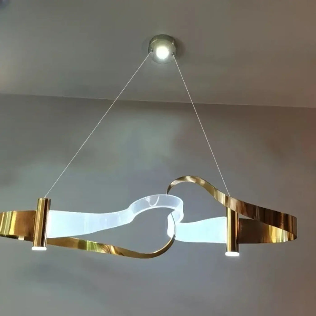 Pendelleuchte Gewellt aus Metall Gold