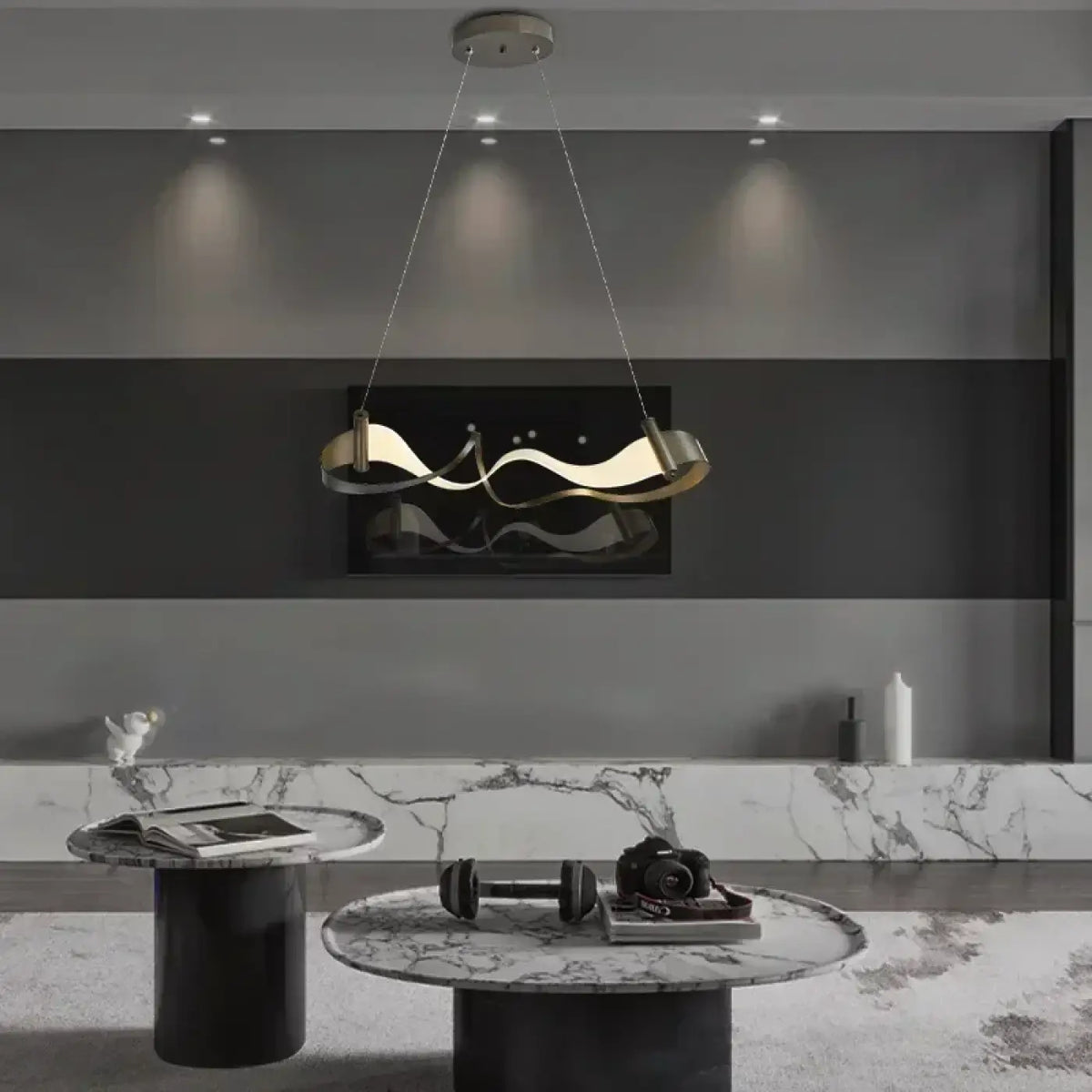 Pendelleuchte Gewellt aus Metall Gold