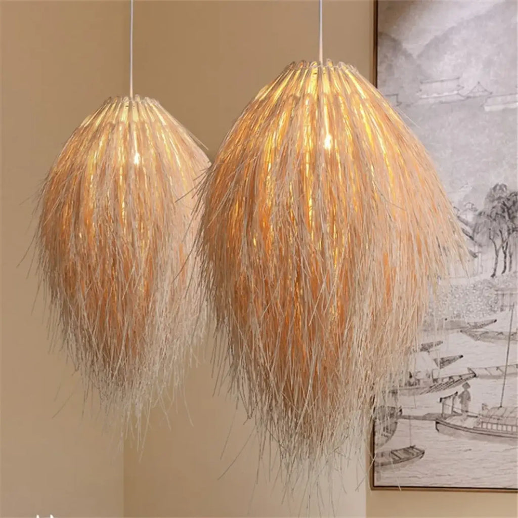 Pendelleuchte aus Raffia Effekt Feder