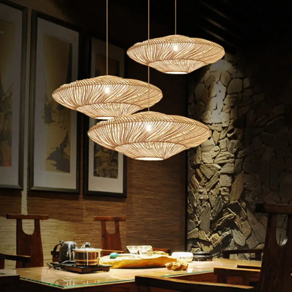 Pendelleuchte Rattan Spirale mit Schattenspiel