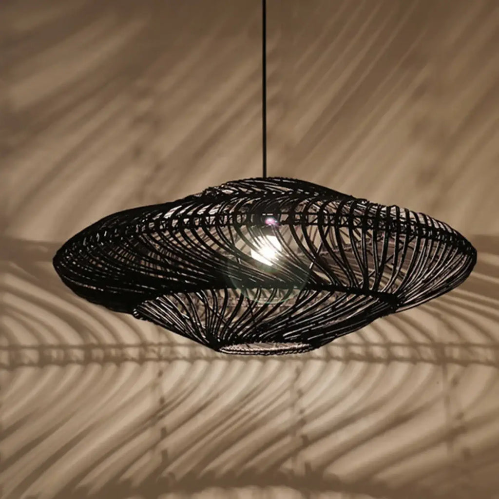 Pendelleuchte Rattan Spirale mit Schattenspiel