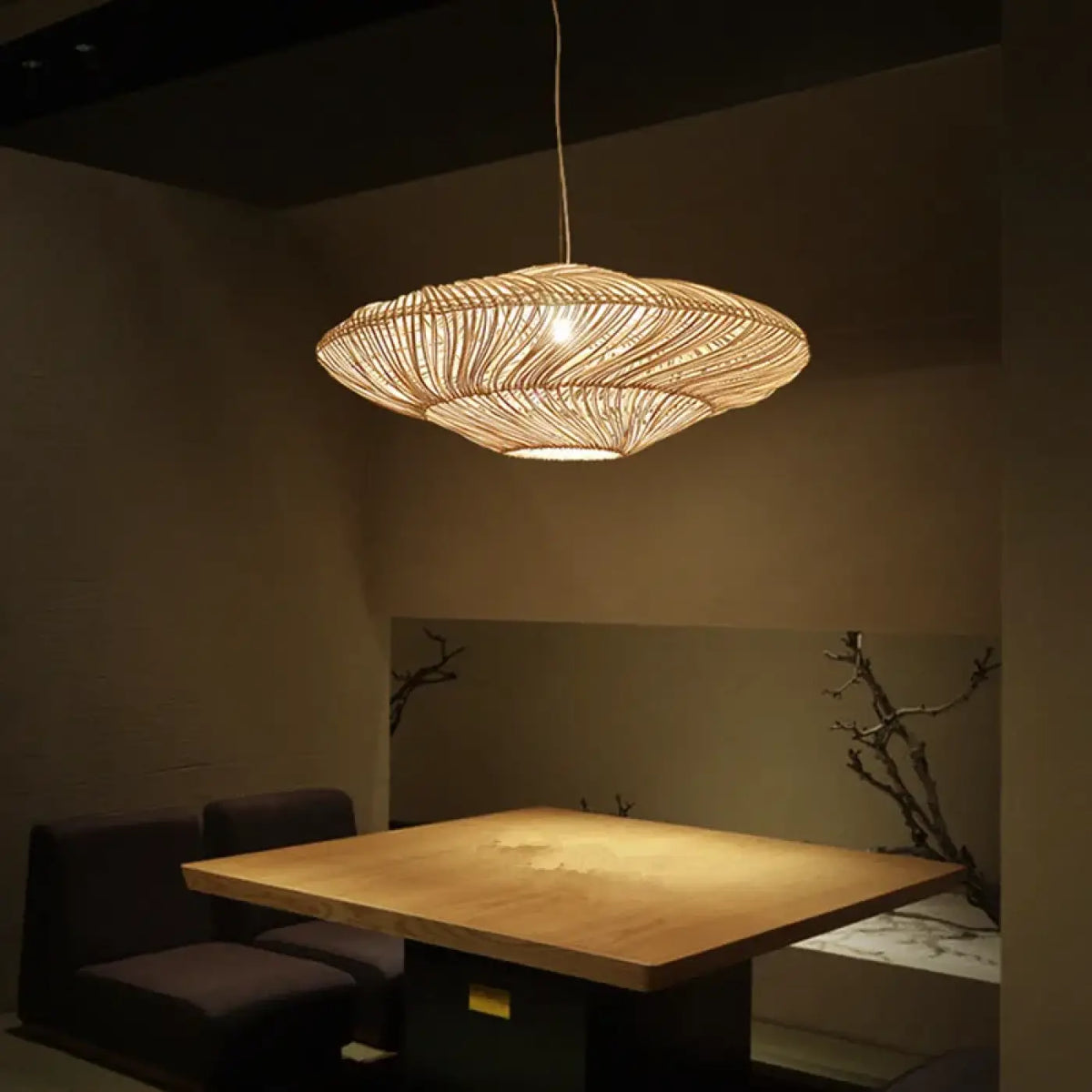 Pendelleuchte Rattan Spirale mit Schattenspiel